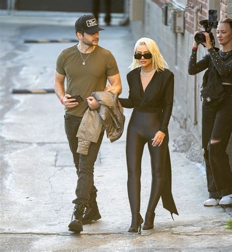 Christina Aguilera Displays 40lbs Weight Loss In Skintight Pants And