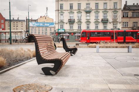 Zdjęcie 2 Na placu przed sosnowieckim dworcem pojawiły się już nowe