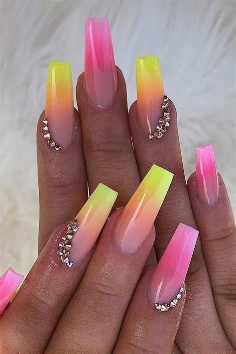 43 Neon Nail Designs That Are Perfect For Summer Stayglam ネイルのアイデア