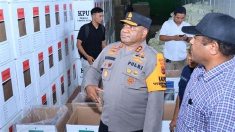 Kapolda Papua Cek Langsung Logistik Pemilu Pastikan Distribusi Aman