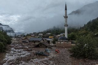 Cataclysme la Bosnie Herzégovine endeuillée par des inondations