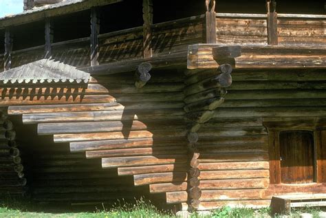 Melestarikan Seni Bangunan Tradisional Rusia Yang Terbuat Dari Kayu