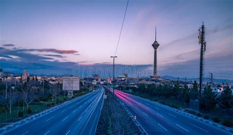 Milad Tower Alias Der Teheran Turm Ist Ein Vielzweckturm In Teheran