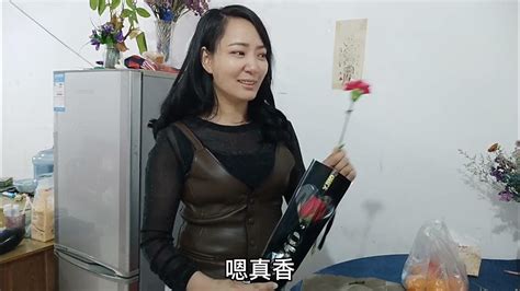 冷战第6天，女神节老公偷偷给媳妇送两份礼物！看她什么反应 Youtube