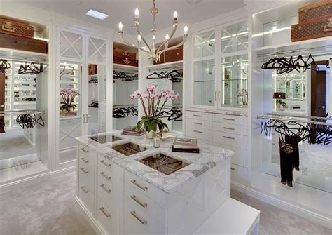 20 Walk in Closet Designs That are Second to None