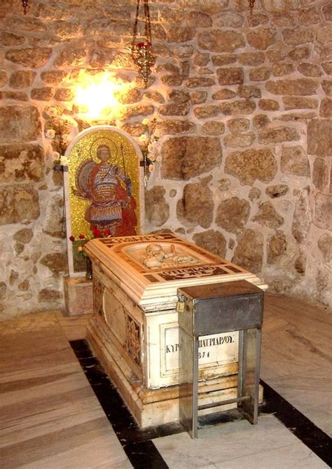 Гробницата на свети великомъченик Георги Победоносец мироточи ...