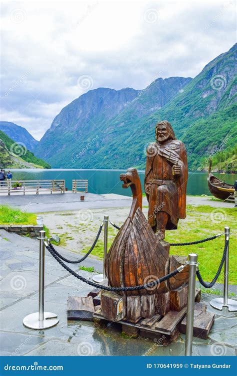 Wooden Viking Statue in Gudvangen. Norway Editorial Stock Image - Image of drakkar, landscape ...