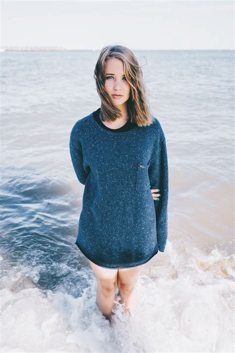 Fotos Gratis Playa Mar Arena Oceano Invierno Ni A Mujer