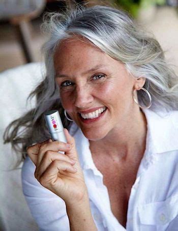 5 Makeup Tips For Baby Boomer Women By 64 Year Old Super Model Cindy