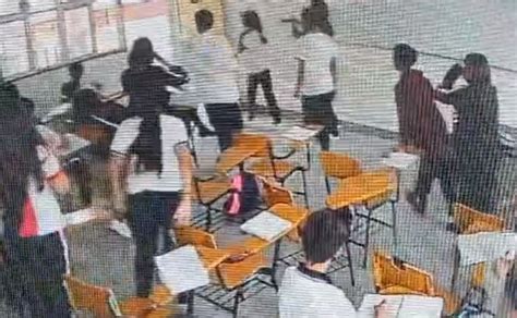 Video De Estudiante De Secundaria Apu Ala A Su Maestra En Sal N De