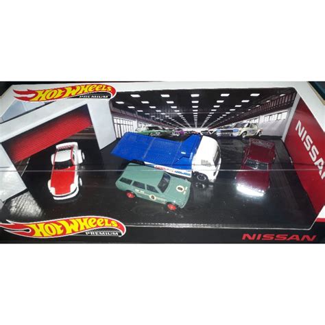 Hot Wheels Premium Nissan Garage Box Set Box Not Mint Shopee Malaysia