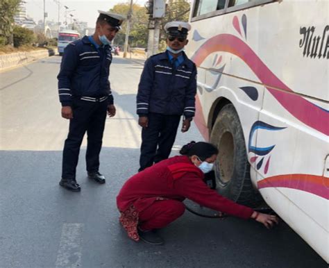 अवस्था ठिक नभएका ११ ओटा र मापदण्डभन्दा बढी धूँवा फाल्ने ७ सवारी साधन कारवाहीमा