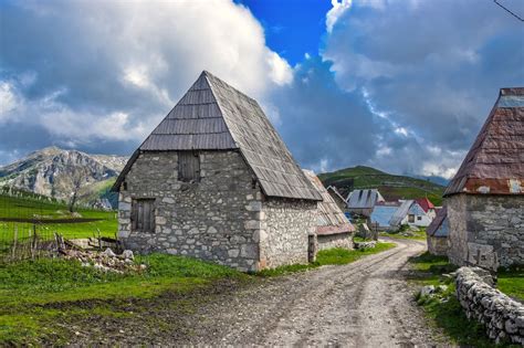 20 Of The Worlds Most Remote Homes Structures And Towns Towns