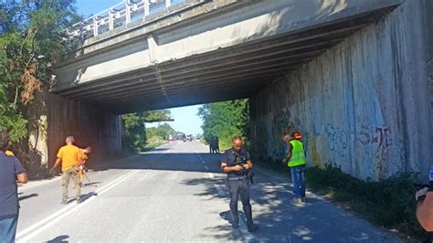 Ravenna Camion Gru Urta Il Ponte Sulla Classicana Pioggia Di