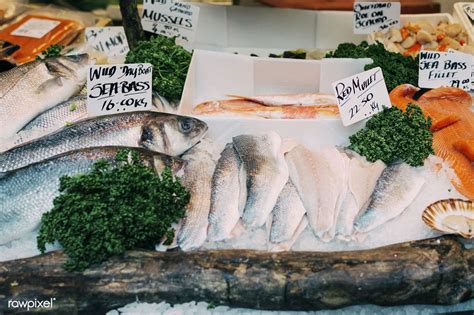 Different types of fish on the offer at a fish market | free image by rawpixel.com / Jakub ...