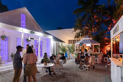 El Nuevo Local Zeyzey Abrió En Miami Con Comida Cocteles Y Música El