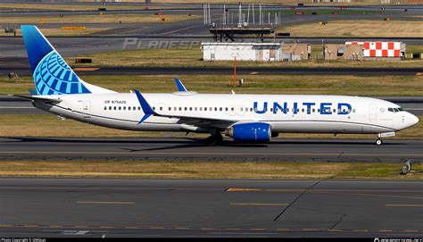 N United Airlines Boeing Er Wl Photo By Omgcat Id