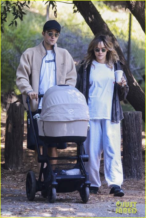 Robert Pattinson Suki Waterhouse Enjoy A Sunday Stroll With Their