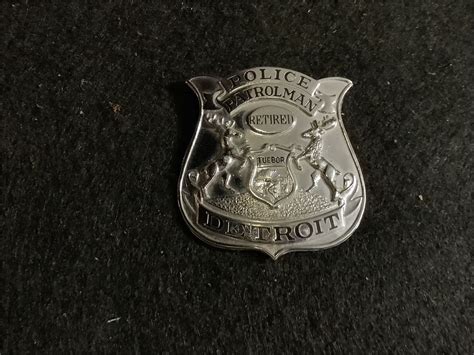 Collectors-Badges Auctions - Detroit, Michigan retired police badge