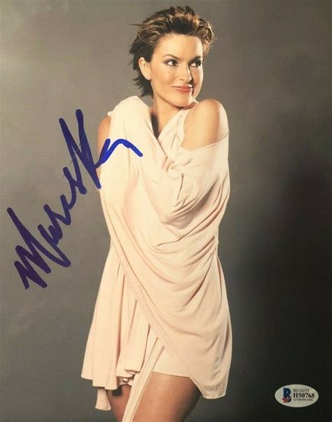 Mariska Hargitay Signed Autographed 8x10 Photo Law And Order Svu Ebay