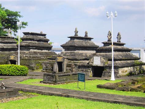 Wisata Sejarah Makam Sultan Hasanuddin Gowa