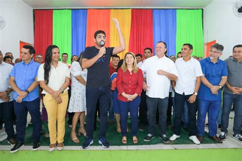 Iracema Vale e Carlos Brandão são recebidos festa em Urbano Santos