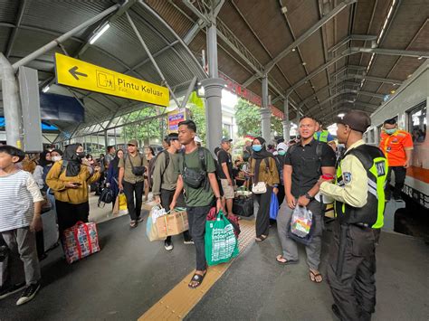 Pemudik Jatim Diprediksi Naik 31 3 Juta Orang 3 3 Juta Orang Pilih