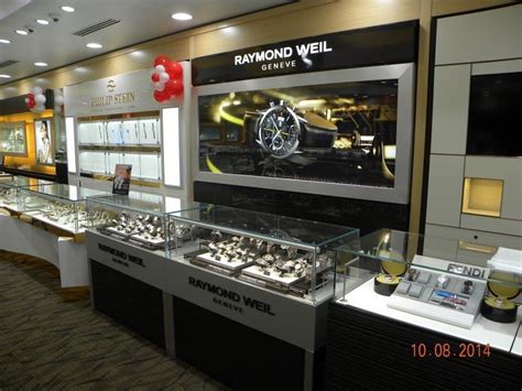 Majesty Jewelers St Marteen Manufacture Design Of Store Fixtures