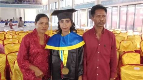 Foto Mahasiswi Gadungan Tipu Orang Tua Di Acara Wisuda Modus Pinjam