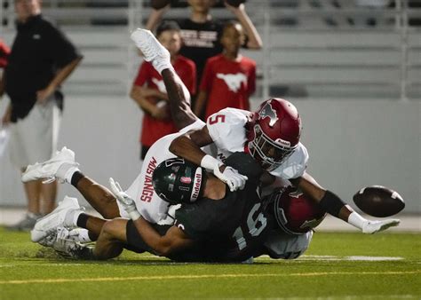 High school football: Defense does its part in North Shore's 3-0 start