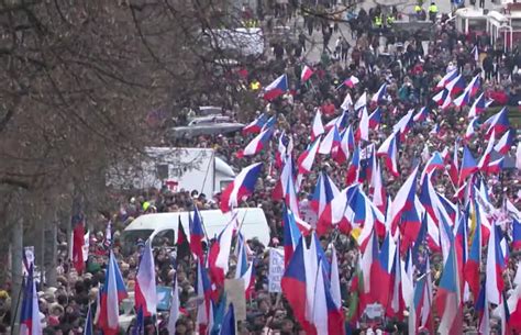 Agresivn Demonstrace V Centru Prahy Lidi Protestuj Proti B D Zivot