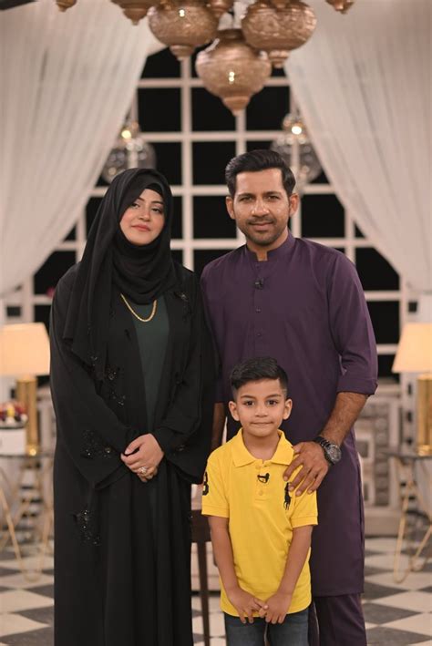 Video Of Sarfaraz Ahmed And His Son Reciting Naat In Madina Goes Viral