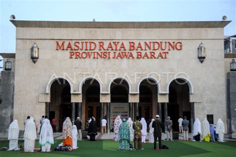 Shalat Idul Adha Di Masjid Raya Bandung Antara Foto