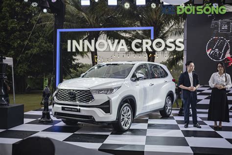 Soi chi tiết Toyota Innova Cross 2023 hoàn toàn mới ra mắt giá bán