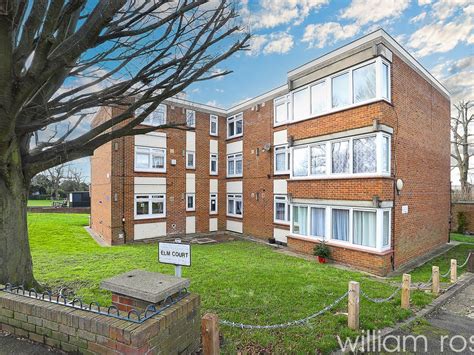 2 Bed Flat To Rent In Love Lane Woodford Green Ig8 £1600 Pcm Zoopla