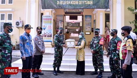 Peduli Paramedis Kodim 0811 Tuban Salurkan Bantuan APD Di Puskesmas