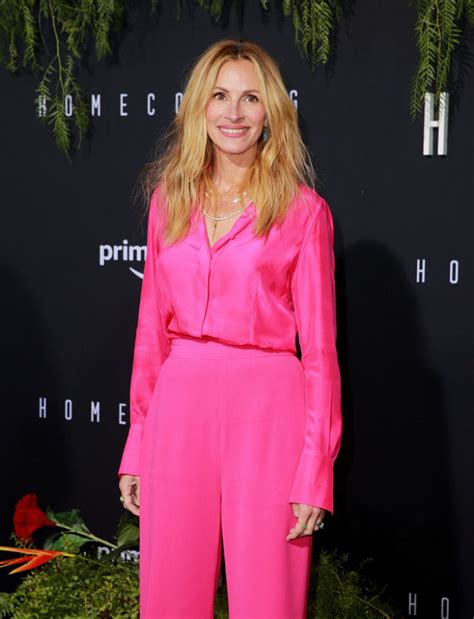 Julia Roberts - "Homecoming" Premiere in LA • CelebMafia