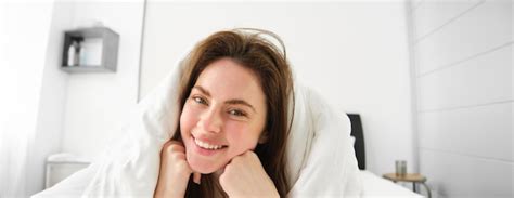 Premium Photo Portrait Of Attractive Smiling Woman Relaxing In Bed