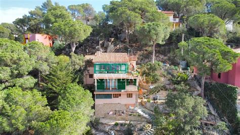 BEAUTIFUL PROPERTY WITH SEA AND MOUNTAIN VIEWS CLOSE TO THE CENTRE AND