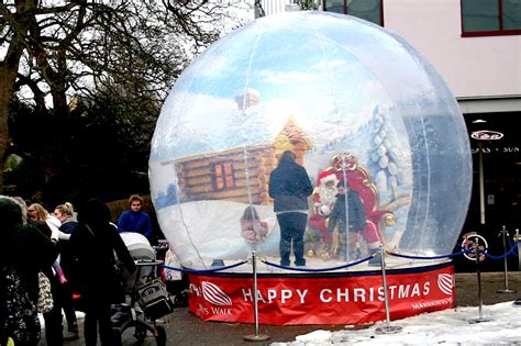 SNOW DOME SANTA - Marriotts Walk Shopping Centre, Shopping in Witney