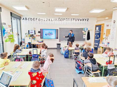 La Policía Local enseña educación vial en las aulas El Nuevo Arroyo