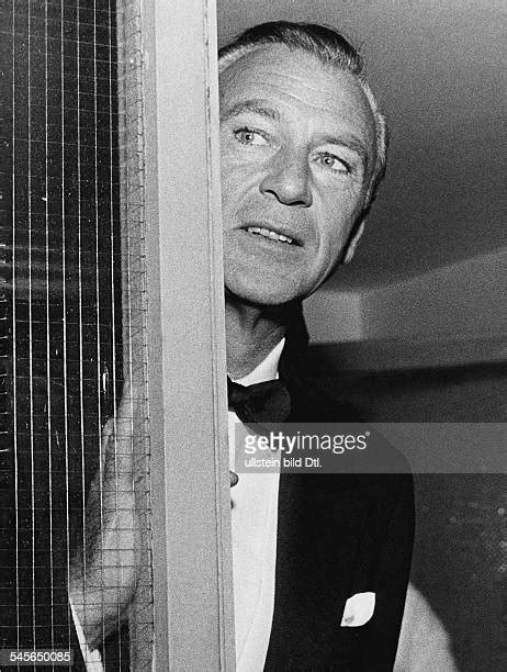 Gary Cooper Schauspieler Photos And Premium High Res Pictures Getty