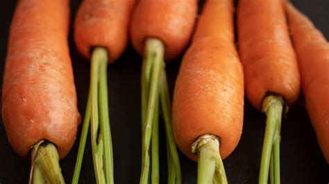 The Carrot Myth That Bizarrely Started From WWII Propaganda