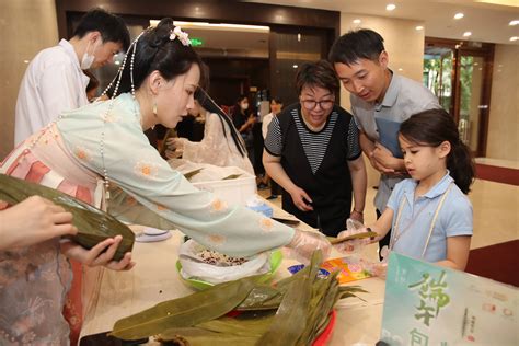 国潮非遗、传统手造、互动体验这个街道让你沉浸式体验端午习俗活动居民文化