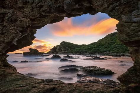 Airnya Berbunyi Bak Seruling Pacitan Punya Pantai Terindah Di Jawa