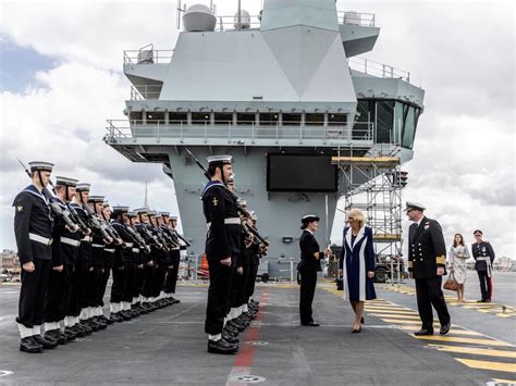 UK's newest and largest aircraft carrier broke down on the 2nd day of a ...