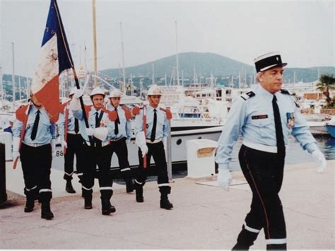 La garde au drapeau veille sur lhéritage et la mémoire du SIS 2B SIS