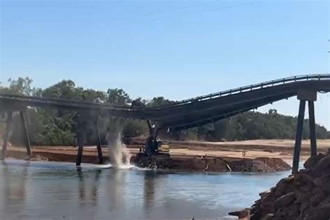 Demolition of Fitzroy Crossing bridge under way after Kimberley floods ...