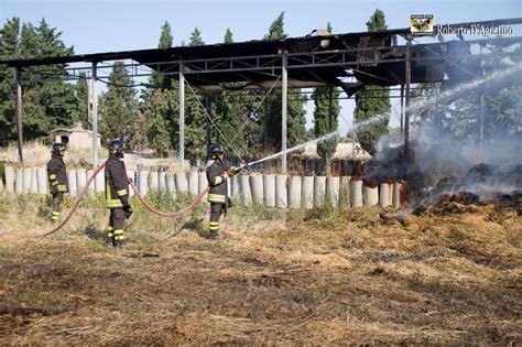 Foggia Incendiato Fienile In Via Napoli Foto Di R D Agostino