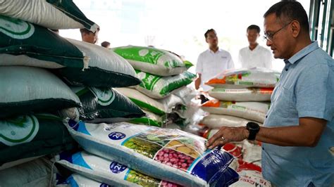 Penyaluran Pupuk Subsidi Di Jawa Timur Capai Juta Ton Stok Masih